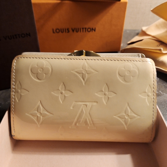 LOUIS VUITTON PASTEL YELLOW MONOGRAM LEATHER VERNIS KISSLOCK WALLET W D BAG+BOX - Picture 12 of 16